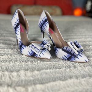 Betsey Johnson Prince Tie Dye Pumps Stilettos D’Orsay With Bow NEW